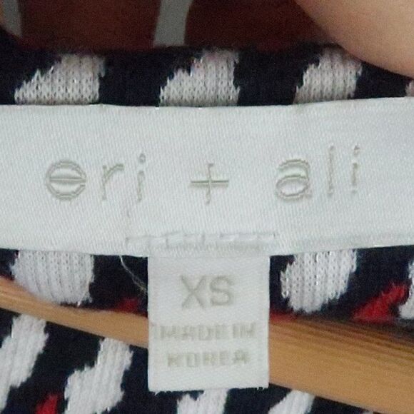 ERI + ALI RED WHITE & BLUE DESIGN PRINT SLEEVELESS SQUARE NECK PEPLUM TOP XS - Picture 3 of 9